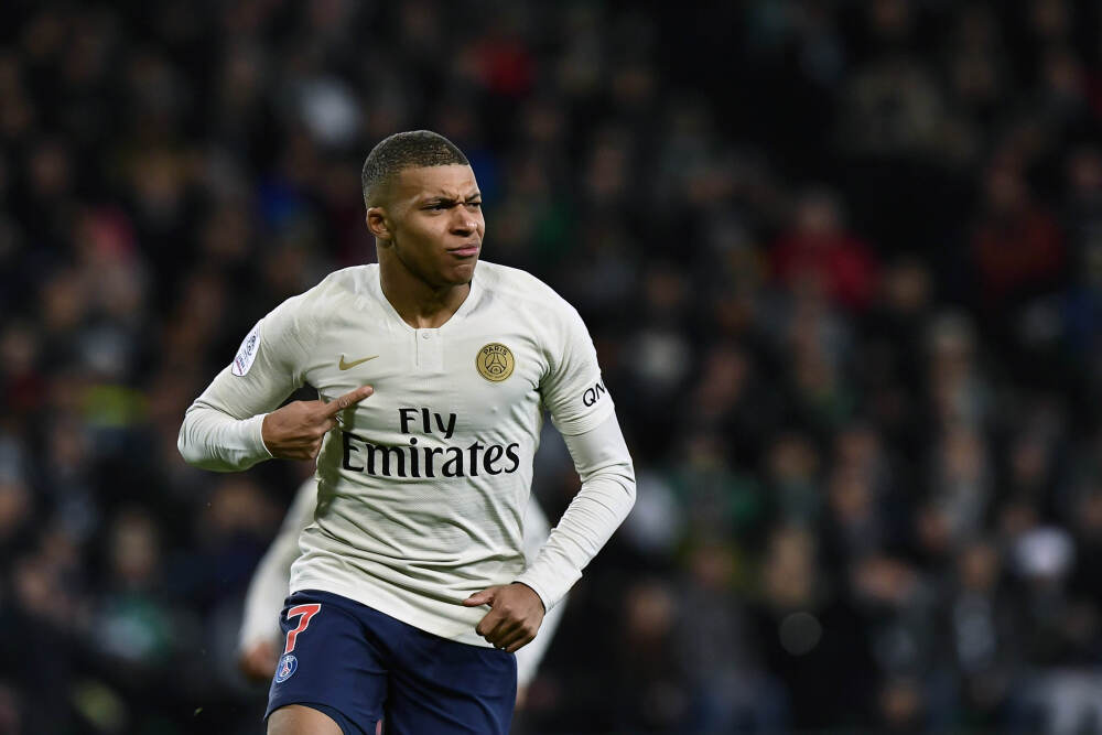 好大哥！姆巴佩晒照为弟弟伊桑庆祝生日：祝你一切顺利